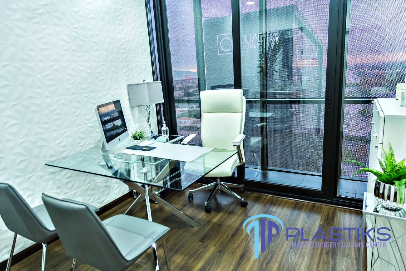 PLASTIKS Plastic Surgery Center (Dr. Rafael Camberos)