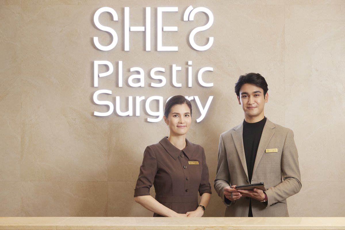 She's Plastic Surgery — photo 2